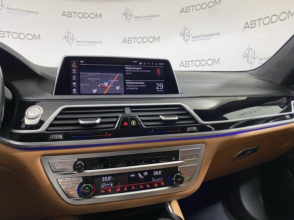 2019 BMW 7 серии Long 745Le xDrive VI (G11/G12) Рестайлинг, синий, 5498800 рублей - вид 24