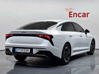2024 Kia K5 III Рестайлинг, белый, 2582000 рублей, вид 2