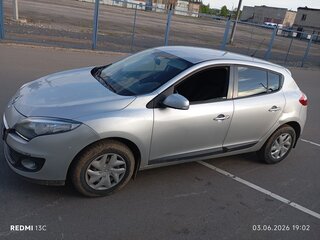 2013 Renault Megane III Рестайлинг, серебристый, 600000 рублей, вид 3