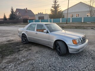 1990 Mercedes-Benz W124 230, серебристый, 500000 рублей, вид 1