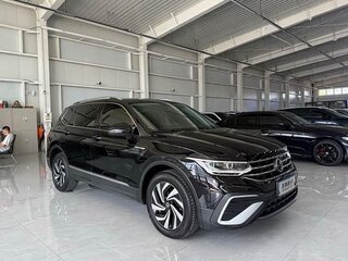 2023 Volkswagen Tiguan II Рестайлинг, чёрный, 2470000 рублей, вид 3