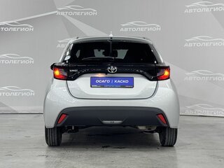 2021 Toyota Yaris IV, серый, 1130000 рублей, вид 4