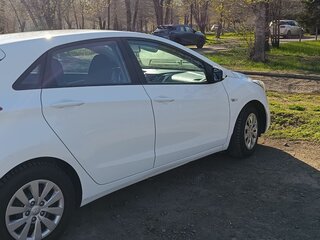 2015 Hyundai i30 II Рестайлинг, белый, 990000 рублей, вид 3
