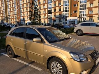 2009 Kia Rio II Рестайлинг, бежевый, 530000 рублей, вид 3