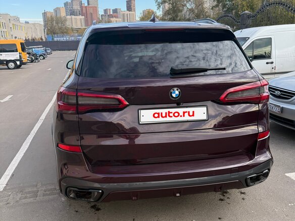 2019 BMW X5 40i IV (G05/G18), фиолетовый, 5700000 рублей - вид 2