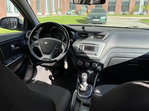 2016 Kia Rio III Рестайлинг, серебристый, 970000 рублей - вид 10