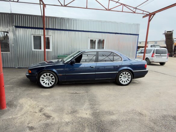 1997 BMW 7 серии 728i III (E38), синий - вид 4