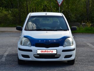 2002 Toyota Vitz I (P10), белый, 350000 рублей, вид 2