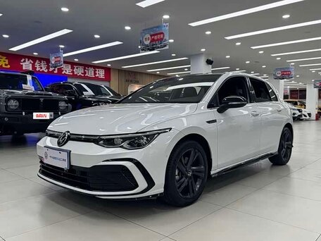 2023 Volkswagen Golf VIII, белый, 1915000 рублей, вид 1