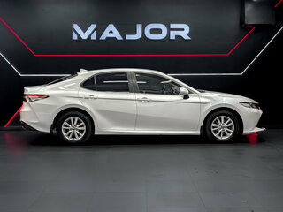 2019 Toyota Camry VIII (XV70), белый, 2555000 рублей, вид 3