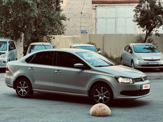 2015 Volkswagen Polo V, серебристый, 880000 рублей, вид 2