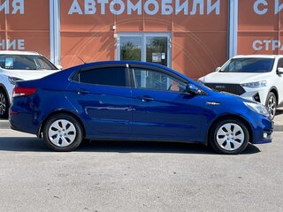 2015 Kia Rio 6-speed III, синий, 845000 рублей, вид 4