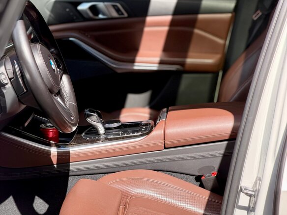 2018 BMW X5 50i IV (G05/G18), белый - вид 27
