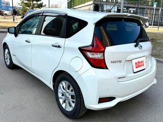 2017 Nissan Note e-Power II Рестайлинг, белый, 1300000 рублей, вид 4