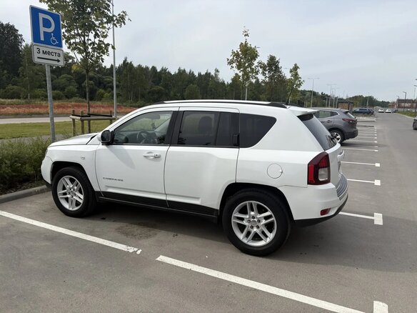 2013 Jeep Compass I Рестайлинг 2, белый, 1300000 рублей - вид 5