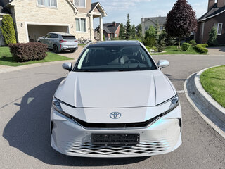 2024 Toyota Camry VIII (XV70) Рестайлинг, серый, 4450000 рублей, вид 2