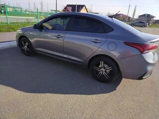 2017 Hyundai Solaris II, серый, 1100000 рублей, вид 3