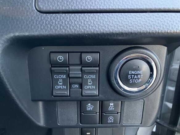2023 Toyota Roomy I Рестайлинг, серебристый, 872000 рублей - вид 12