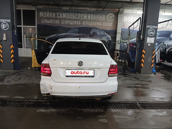 2016 Volkswagen Polo V Рестайлинг, белый, 380000 рублей - вид 2