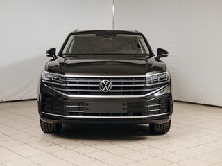 2025 Volkswagen Touareg III Рестайлинг, коричневый, 11800000 рублей, вид 4