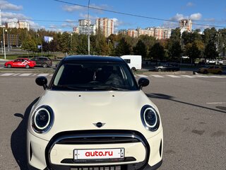 2021 Mini Hatch Cooper III (F55/F56) Рестайлинг 2, белый, 2685000 рублей, вид 2