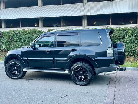 2008 Mitsubishi Pajero IV, чёрный, вид 1