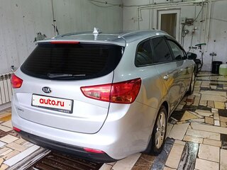 2017 Kia Ceed II Рестайлинг, серебристый, 1400000 рублей, вид 3