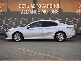 2018 Toyota Camry VIII (XV70), белый, 2395000 рублей, вид 4