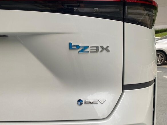 2026 Toyota bZ3X 58.3 kWh, белый - вид 5