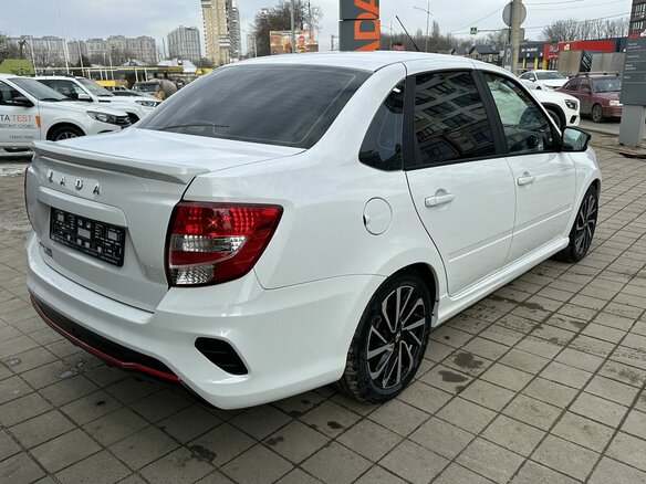 2026 Lada (ВАЗ) Granta Sport I Рестайлинг, белый - вид 4