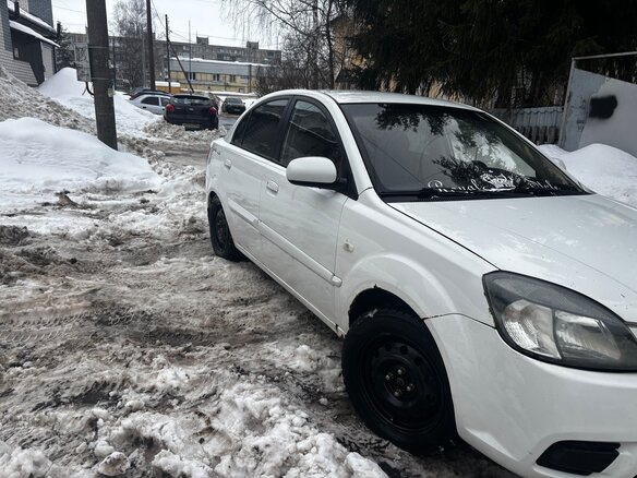 2011 Kia Rio II Рестайлинг, белый, 190000 рублей - вид 5
