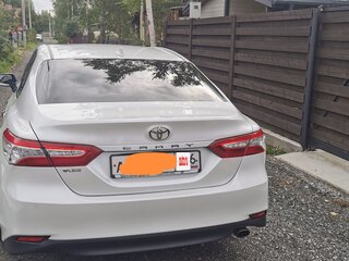 2019 Toyota Camry VIII (XV70), белый, 2950000 рублей, вид 3