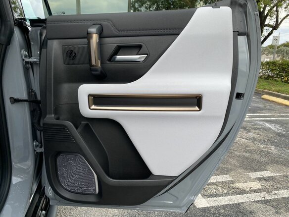 2024 GMC Hummer EV, серый, 18000000 рублей - вид 15