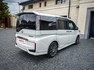 2018 Honda Stepwgn Spada V Рестайлинг, белый, 2250000 рублей, вид 3