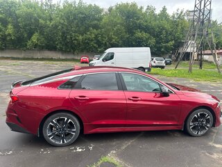 2021 Kia K5 III, красный, 2450000 рублей, вид 4
