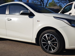 2018 Kia Rio IV, белый, 1000000 рублей, вид 3