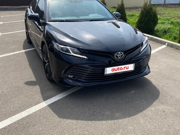 2020 Toyota Camry VIII (XV70), чёрный, 2590000 рублей - вид 3