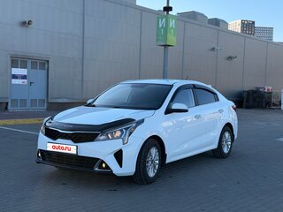 2021 Kia Rio IV Рестайлинг, белый, 1690000 рублей, вид 2