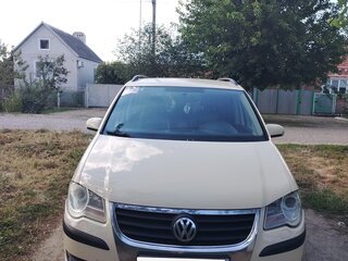 2008 Volkswagen Touran I Рестайлинг, бежевый, 580000 рублей, вид 3