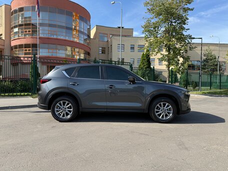 2025 Mazda CX-5 II Рестайлинг, серый, 3150000 рублей, вид 2