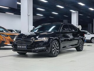 2023 Skoda Superb III Рестайлинг, чёрный, 1560000 рублей, вид 3
