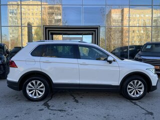 2021 Volkswagen Tiguan II Рестайлинг, белый, 3065000 рублей, вид 3