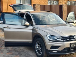 2020 Volkswagen Tiguan II, бежевый, 2500000 рублей, вид 1