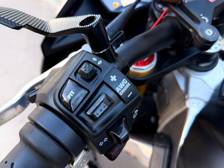2019 Aprilia Tuono V4, чёрный, 1100000 рублей, вид 5
