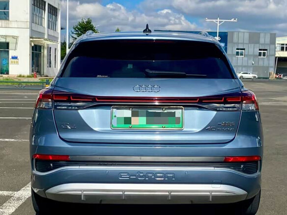 2023 Audi Q4 e-tron 40 I, голубой, 4099888 рублей - вид 4