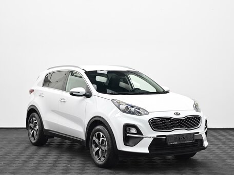 2020 Kia Sportage IV Рестайлинг, белый, 2095000 рублей, вид 1
