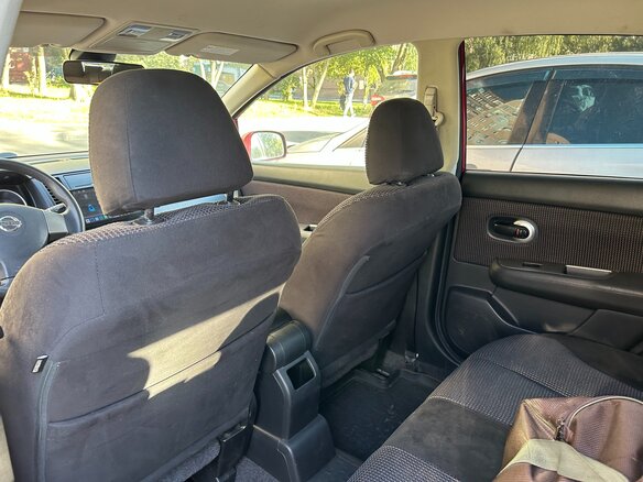 2013 Nissan Tiida I Рестайлинг, красный, 800000 рублей - вид 9