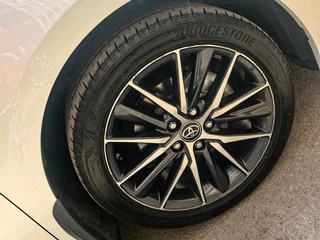 2021 Toyota Camry VIII (XV70) Рестайлинг, белый, 2700000 рублей, вид 4