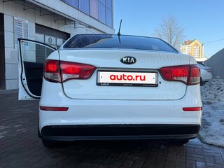 2015 Kia Rio III Рестайлинг, белый, 880000 рублей, вид 2