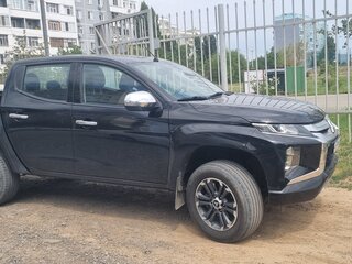 2019 Mitsubishi L200 V Рестайлинг, чёрный, 2300000 рублей, вид 3